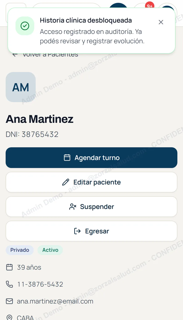 La misma historia clínica en el celular, con el aviso de acceso registrado.